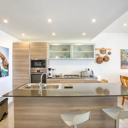 Lovely With Amazing Balcony & Communal Pool By 360 Estates Appartement