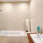 Lovely With Amazing Balcony & Communal Pool By 360 Estates