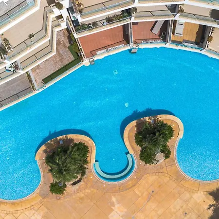 Lovely With Amazing Balcony & Communal Pool By 360 Estates 아파트 *