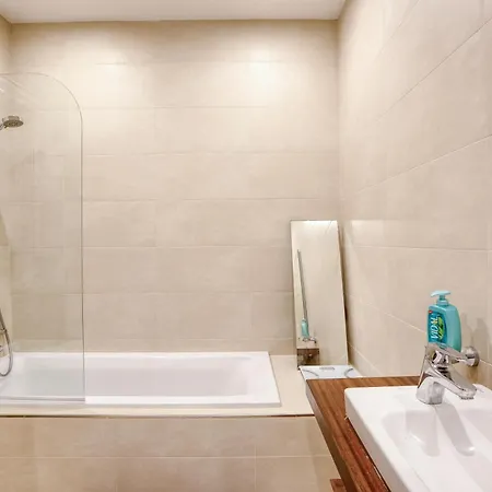 Lovely With Amazing Balcony & Communal Pool By 360 Estates