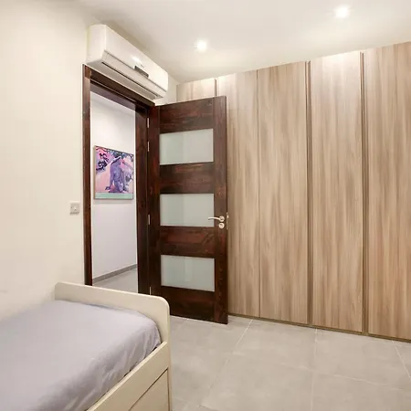 Lovely With Amazing Balcony & Communal Pool By 360 Estates *