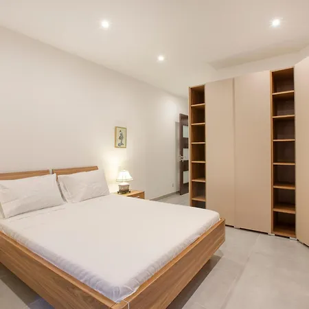 Lovely With Amazing Balcony & Communal Pool By 360 Estates