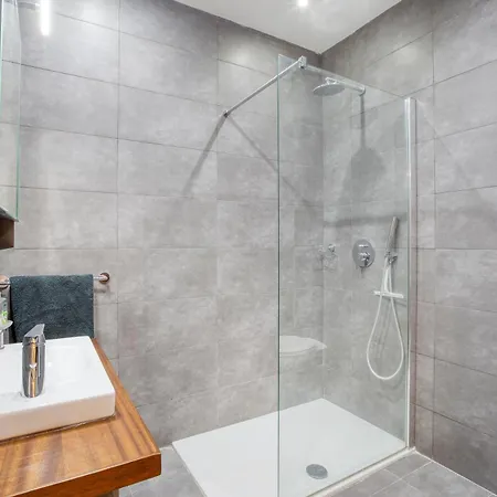 Lovely With Amazing Balcony & Communal Pool By 360 Estates *