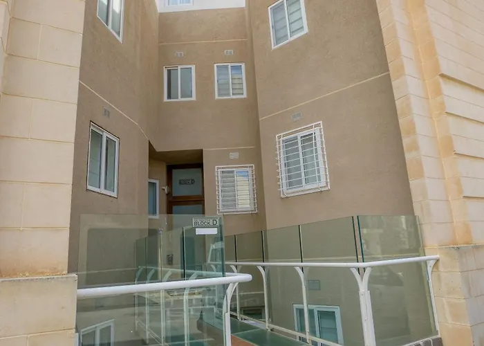 Διαμέρισμα Lovely With Amazing Balcony & Communal Pool By 360 Estates *