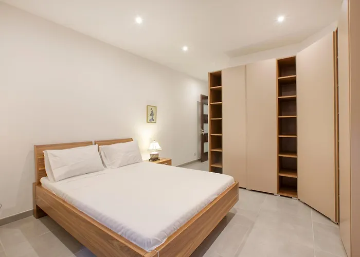 Lovely With Amazing Balcony & Communal Pool By 360 Estates