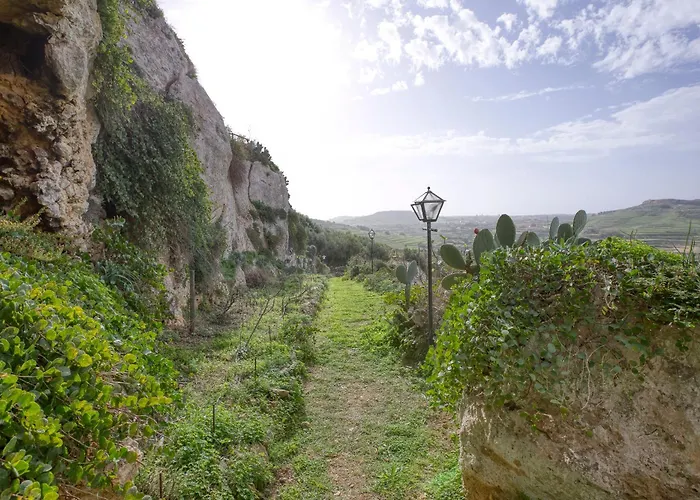 Διαμέρισμα Lovely With Amazing Balcony & Communal Pool By 360 Estates *