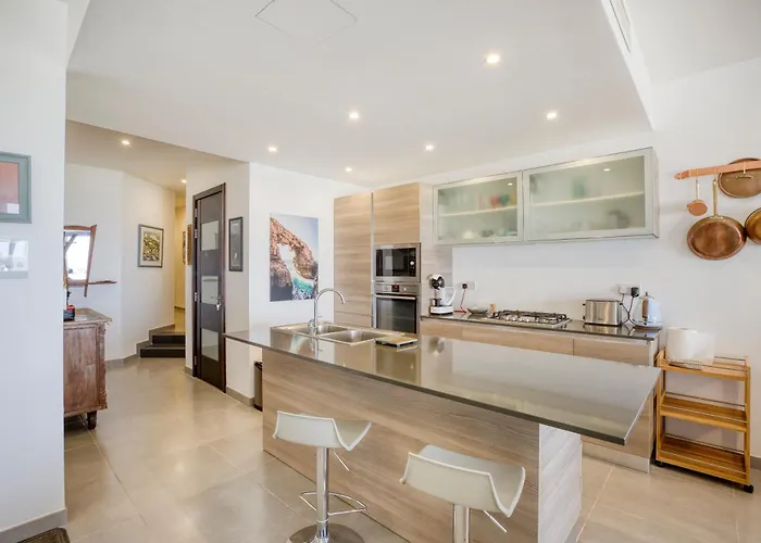 Διαμέρισμα Lovely With Amazing Balcony & Communal Pool By 360 Estates