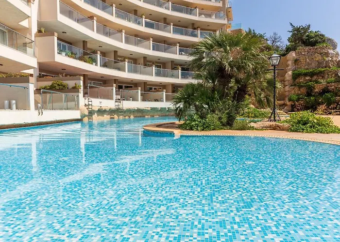 Lovely With Amazing Balcony & Communal Pool By 360 Estates