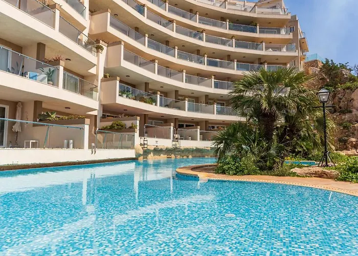 Διαμέρισμα Lovely With Amazing Balcony & Communal Pool By 360 Estates
